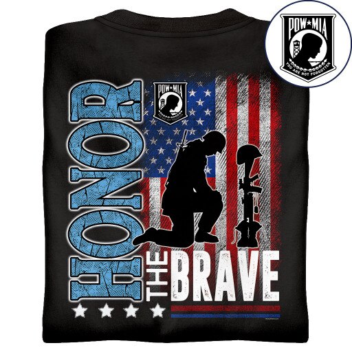 Kneeling soldier on flag t-shirt